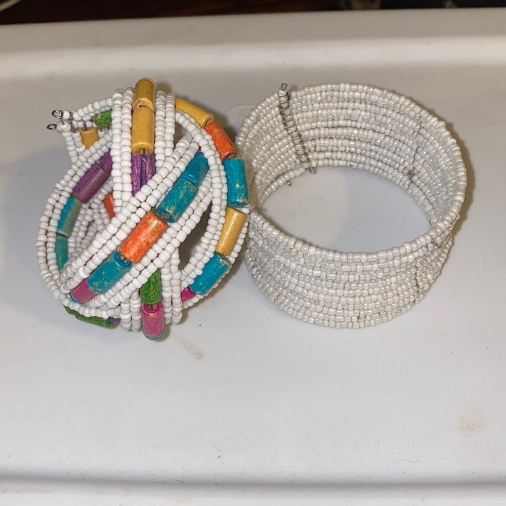 Set of 2 beaded cuff bracelets